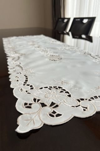 Delik İşi Runner. 110x40 cm