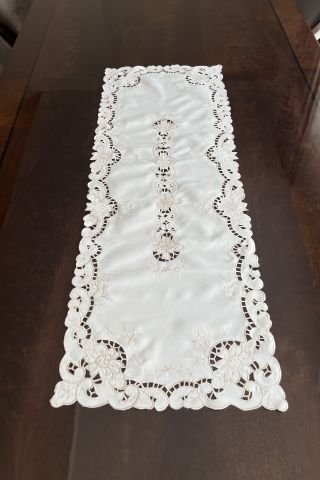 Delik İşi Runner. 110x40 cm