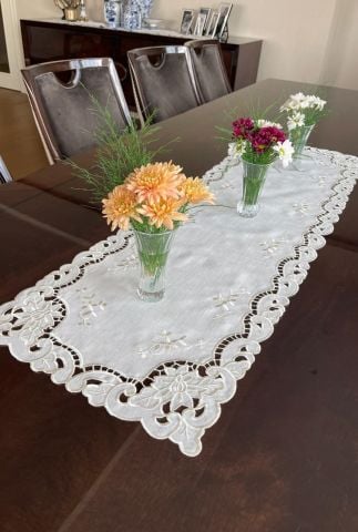 Delik İşi Runner Güllü Model 36x116 cm