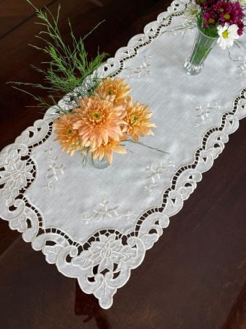 Delik İşi Runner Güllü Model 36x116 cm