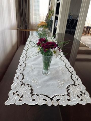 Delik İşi Runner Güllü Model 36x116 cm