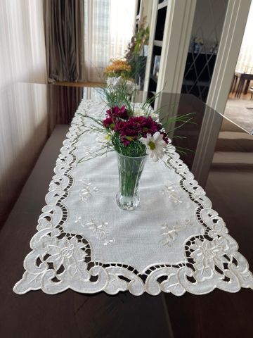 Delik İşi Runner Güllü Model 36x116 cm