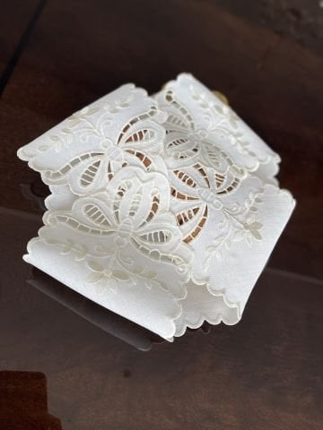 Delik İşi Ekmek Örtüsü. Kelebek Model