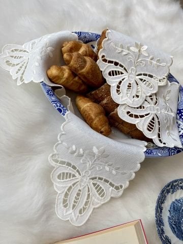 Delik İşi Ekmek Örtüsü. Kelebek Model