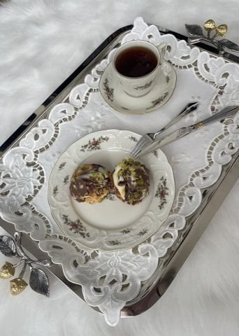 Delikişi Tepsi Örtüsü. Güllü Model. 49 x 35 cm