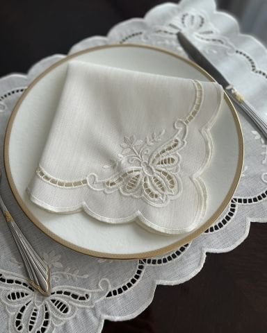 Delik İşi Servis Sunum Peçetesi. Kelebek Model