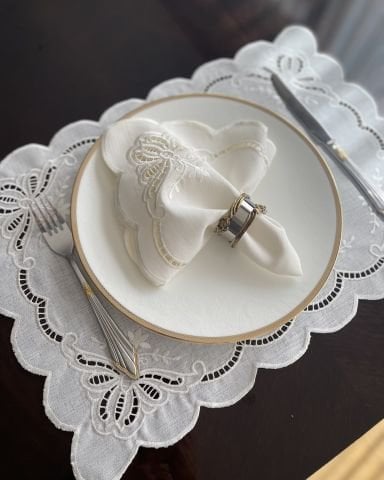 Delik İşi Servis Sunum Peçetesi. Kelebek Model