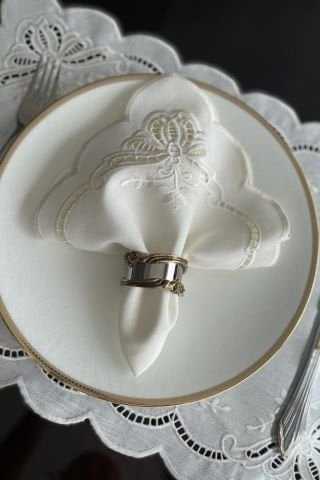 Delik İşi Servis Sunum Peçetesi. Kelebek Model