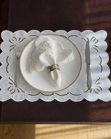 Delik İşi Servis Sunum Peçetesi. Kelebek Model