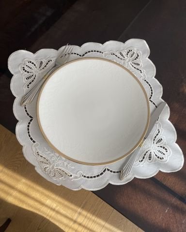 Delik İşi Servis Sunum Peçetesi. Kelebek Model