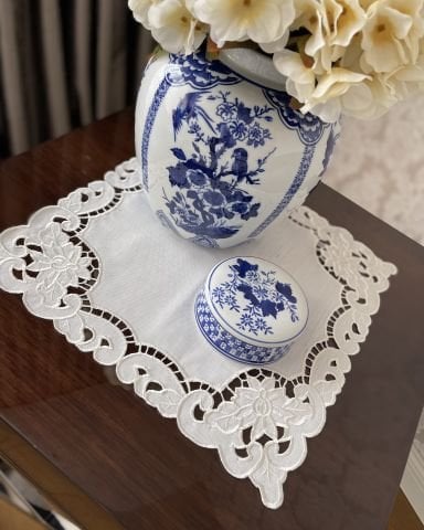 Delik İși Sehpa Örtüsü. Güllü Model. 38 x 38 cm