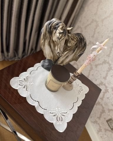 Delik İși Sehpa Örtüsü. Kelebek Model. 38 x 38 cm