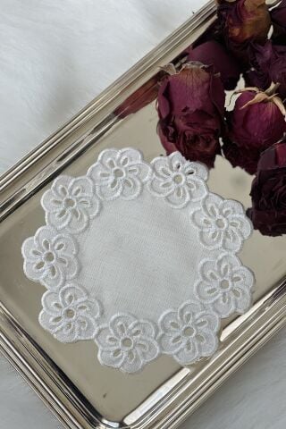 6'lı Set Delik İşi Kokteyl Sunum Peçetesi. Papatya model ( 6 Adet )