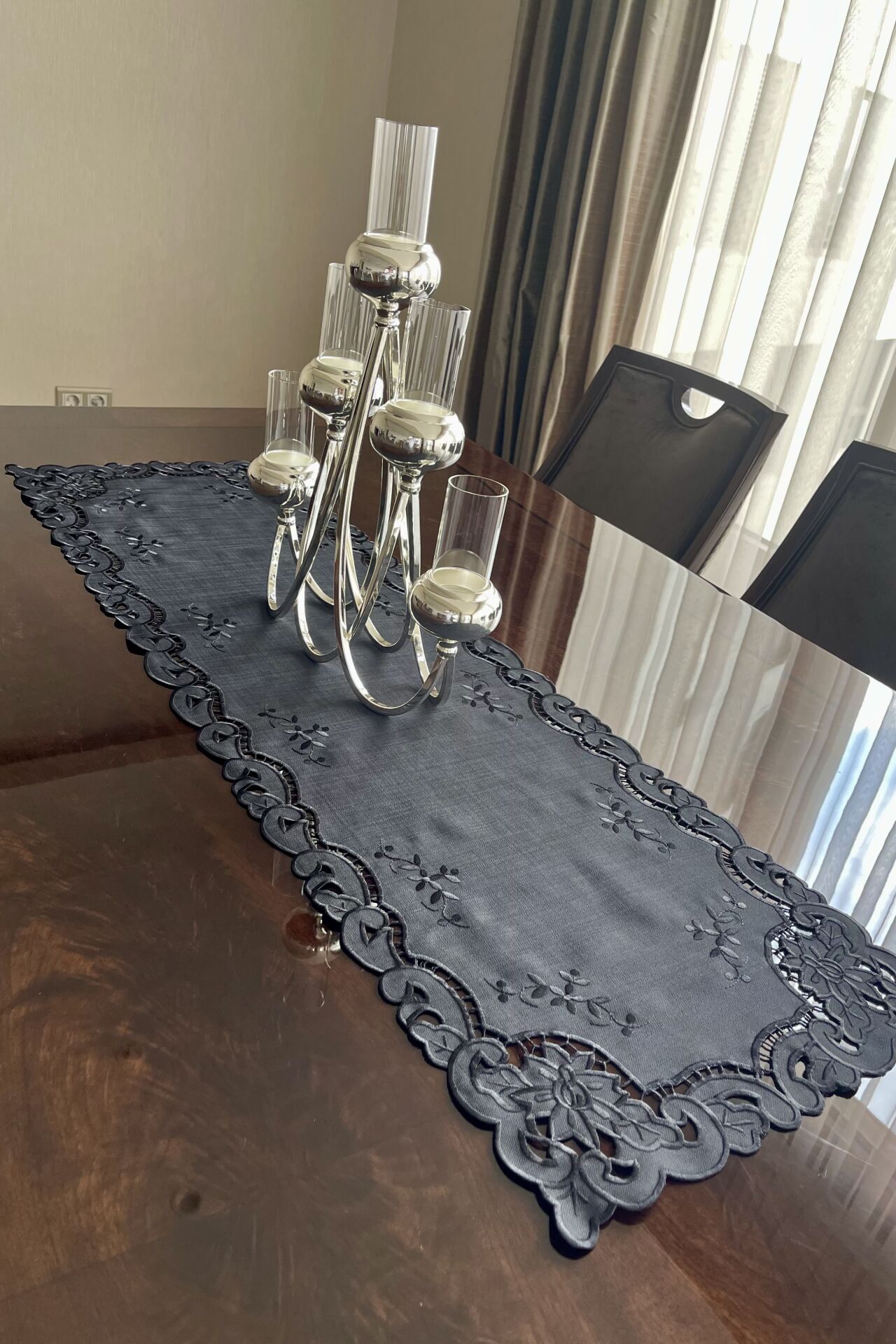 Delik İşi Runner Güllü Model 36x116 cm. Siyah