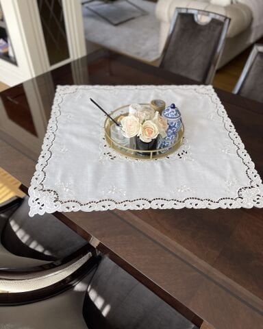 Delikişi Fiskos Masa Örtüsü. 90 x 90 cm. Güllü Model