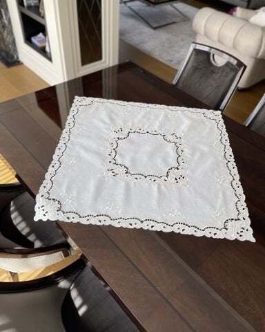 Delik Işi Fiskos Masa Örtüsü. 90 x 90 cm. Güllü Model