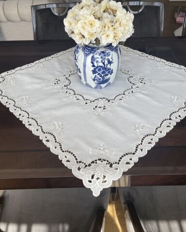 Delik Işi Fiskos Masa Örtüsü. 90 x 90 cm. Güllü Model
