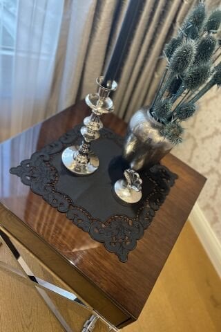 Delik İși Sehpa Örtüsü. Güllü Model. 38 x 38 cm. Siyah