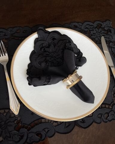 Delik İşi Servis Sunum Peçetesi. Güllü Model. Siyah