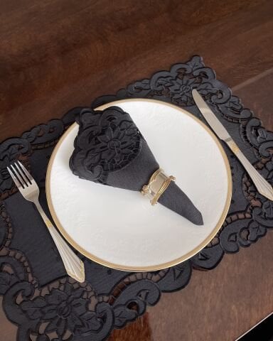 Delik İşi Servis Sunum Peçetesi. Güllü Model. Siyah