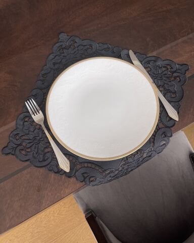 Delik İşi Servis Sunum Peçetesi. Güllü Model. Siyah