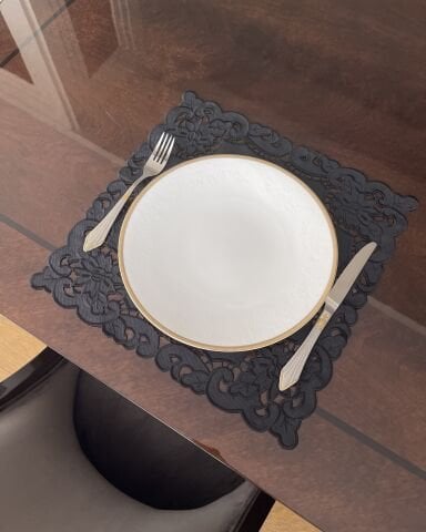 Delik İşi Servis Sunum Peçetesi. Güllü Model. Siyah