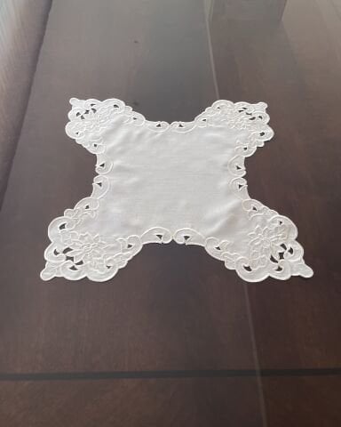 Delik İşi Ekmek Örtüsü. Güllü Model