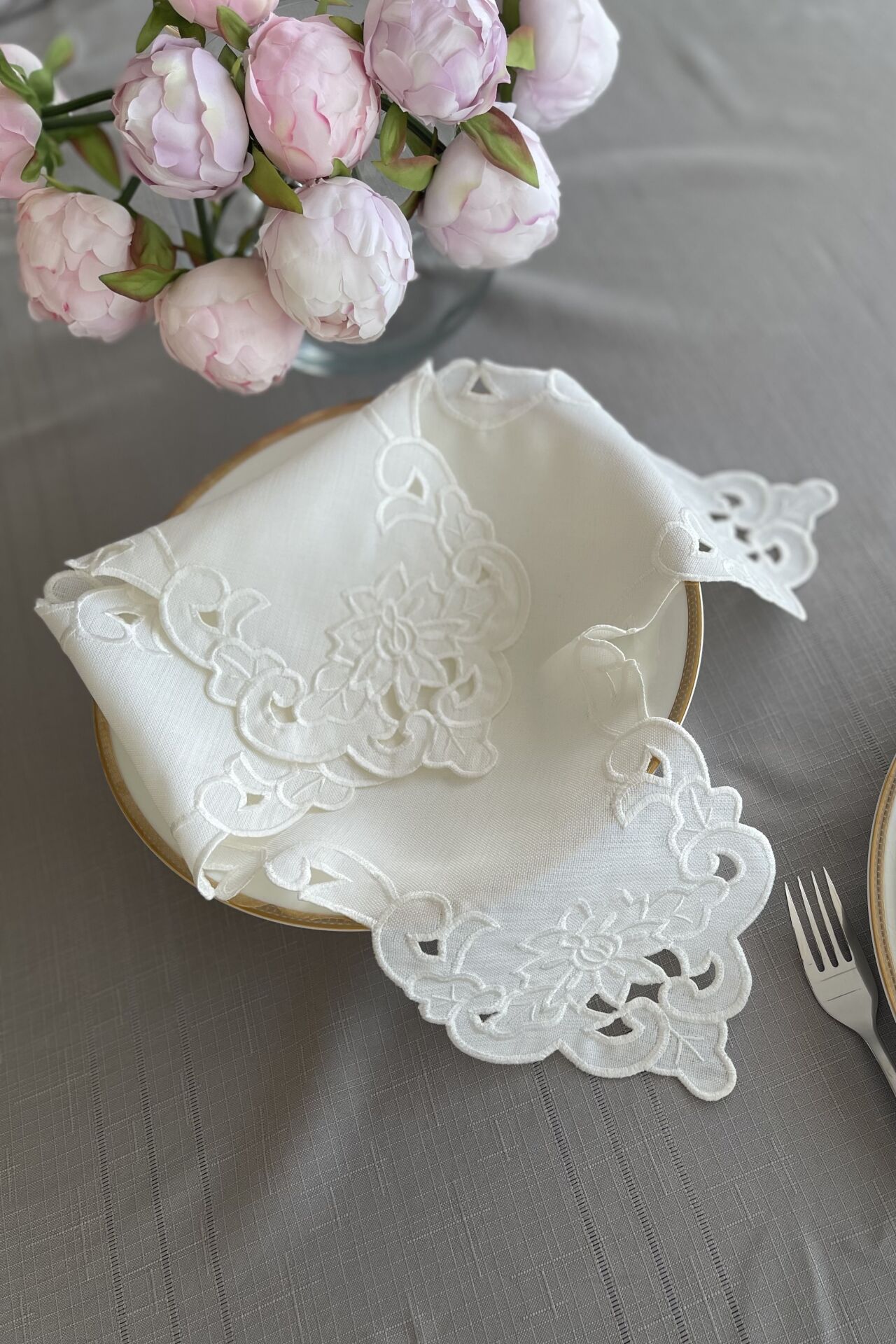 Delik İşi Ekmek Örtüsü. Güllü Model