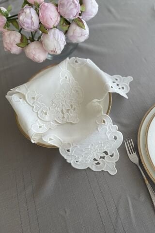 Delik İşi Ekmek Örtüsü. Güllü Model