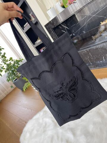 Kelebek Model Delikişi Çok Amaçlı Kumaş Çanta. Siyah