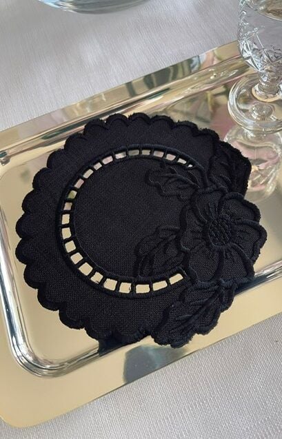Delik İşi Kokteyl Sunum Peçetesi. Çiçek Model ( 1 Adet ) Siyah