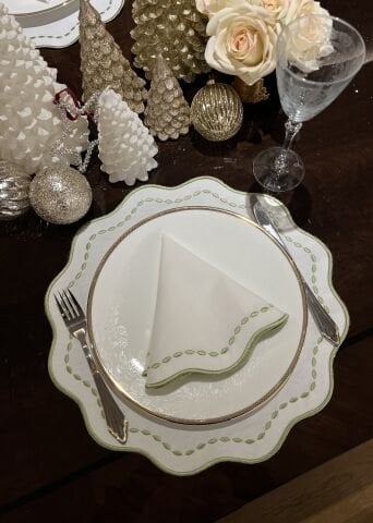 Nakış İşlemeli Yuvarlak Amerikan Servis. Açık Yeşil