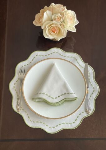 Nakış İşlemeli Yuvarlak Amerikan Servis. Açık Yeşil