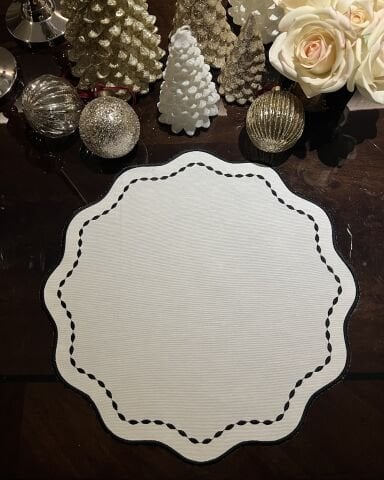 Nakış İşlemeli Yuvarlak Amerikan Servis. Siyah