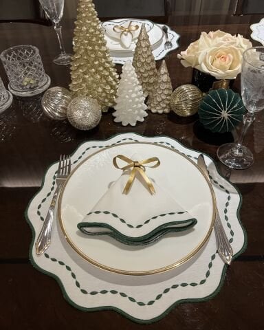 Nakış İşlemeli Yuvarlak Amerikan Servis. Koyu Yeşil