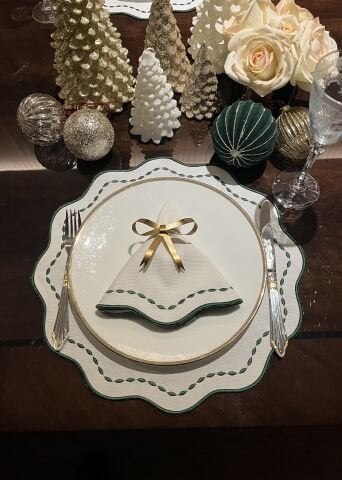 Nakış İşlemeli Yuvarlak Amerikan Servis. Koyu Yeşil