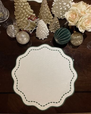 Nakış İşlemeli Yuvarlak Amerikan Servis. Koyu Yeşil