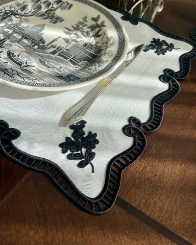 Delikişi Amerikan Servisi. Evalı Model. Siyah Nakışlı