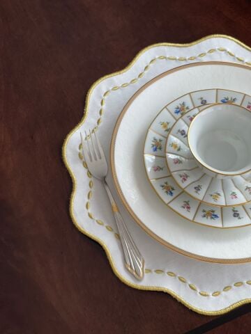 Nakış İşlemeli Yuvarlak Amerikan Servis. Gold