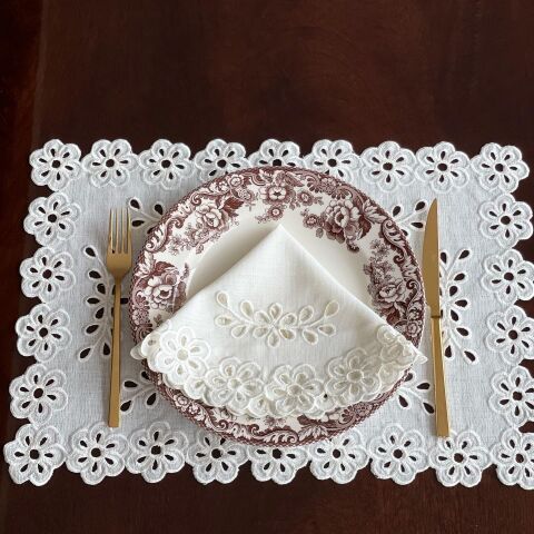 6'lı Set Delikişi Yuvarlak Amerikan Servisi. Papatya Model