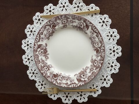 6'lı Set Delikişi Yuvarlak Amerikan Servisi. Papatya Model