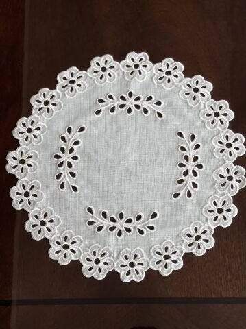 6'lı Set Delikişi Yuvarlak Amerikan Servisi. Papatya Model