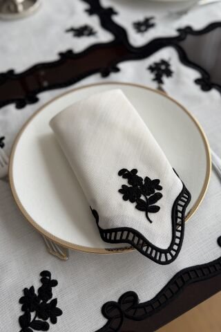 Delikişi Servis Sunum Peçetesi. Evalı Model. Siyah Nakışlı
