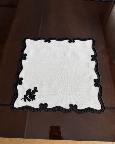 Delikişi Servis Sunum Peçetesi. Evalı Model. Siyah Nakışlı