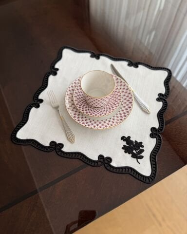 Delikişi Servis Sunum Peçetesi. Evalı Model. Siyah Nakışlı
