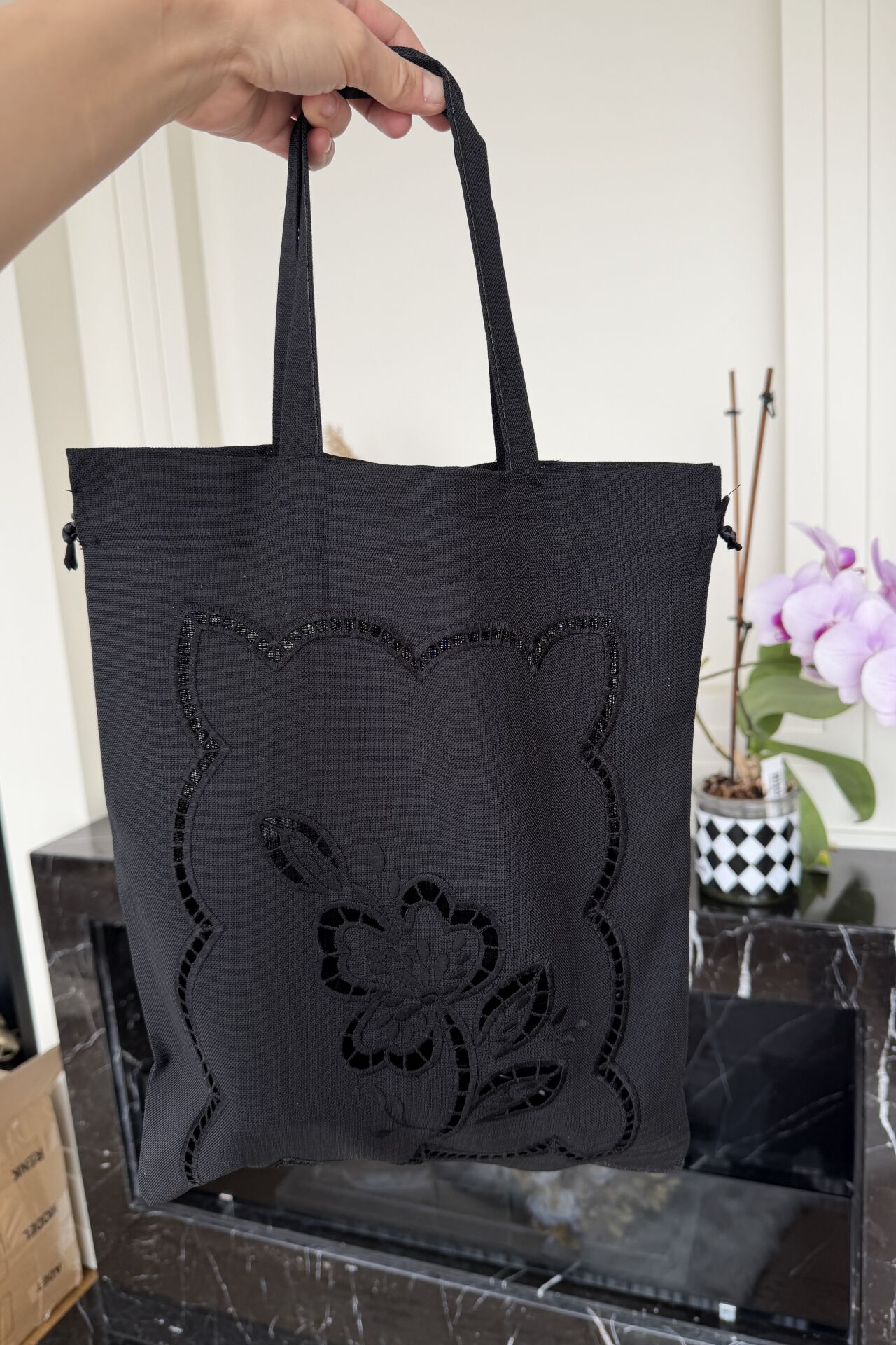 Zambak Model Delikişi Çok Amaçlı Kumaş Çanta. Siyah