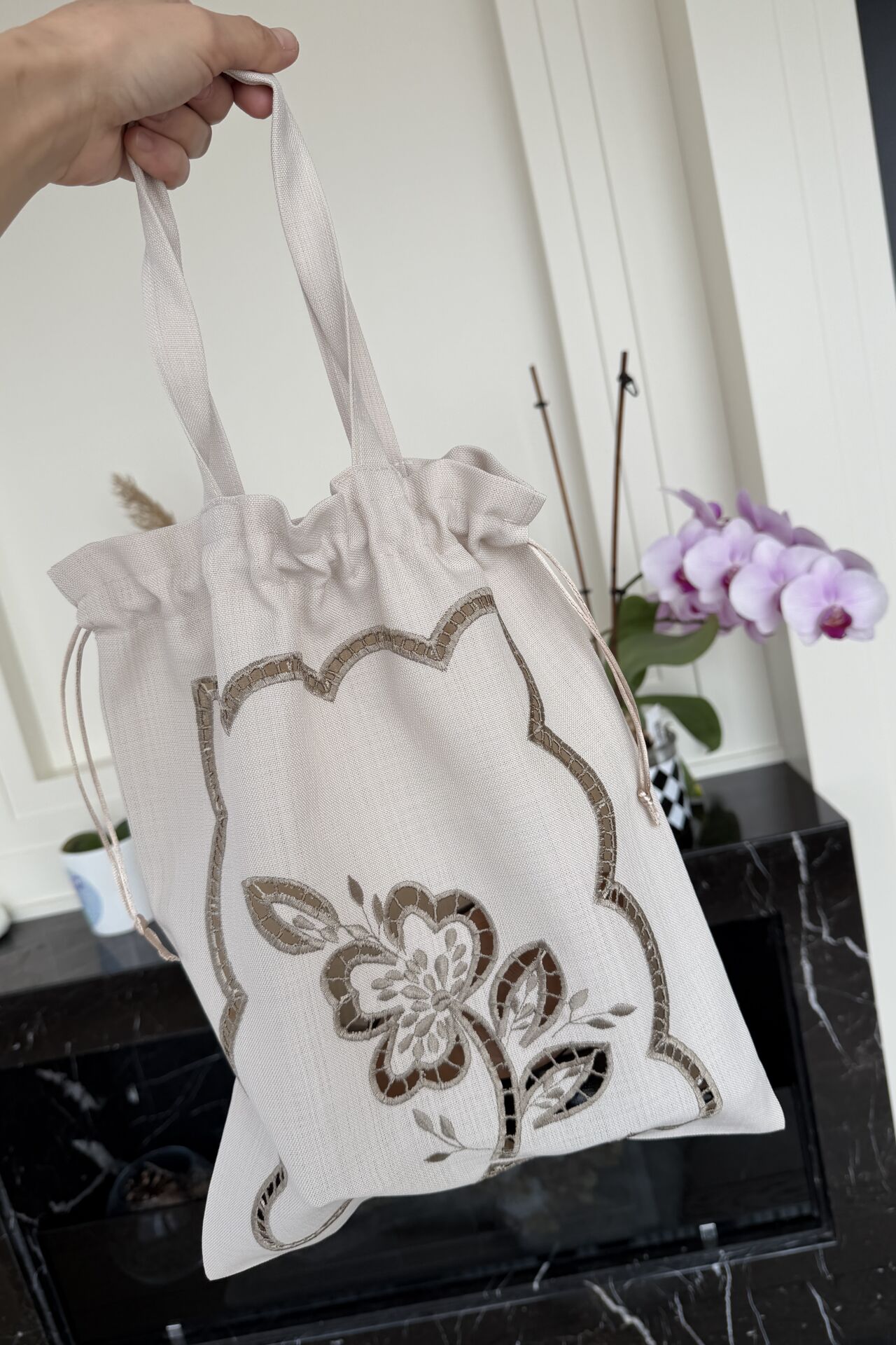 Zambak Model Delikişi Çok Amaçlı Kumaş Çanta. Kapuçino