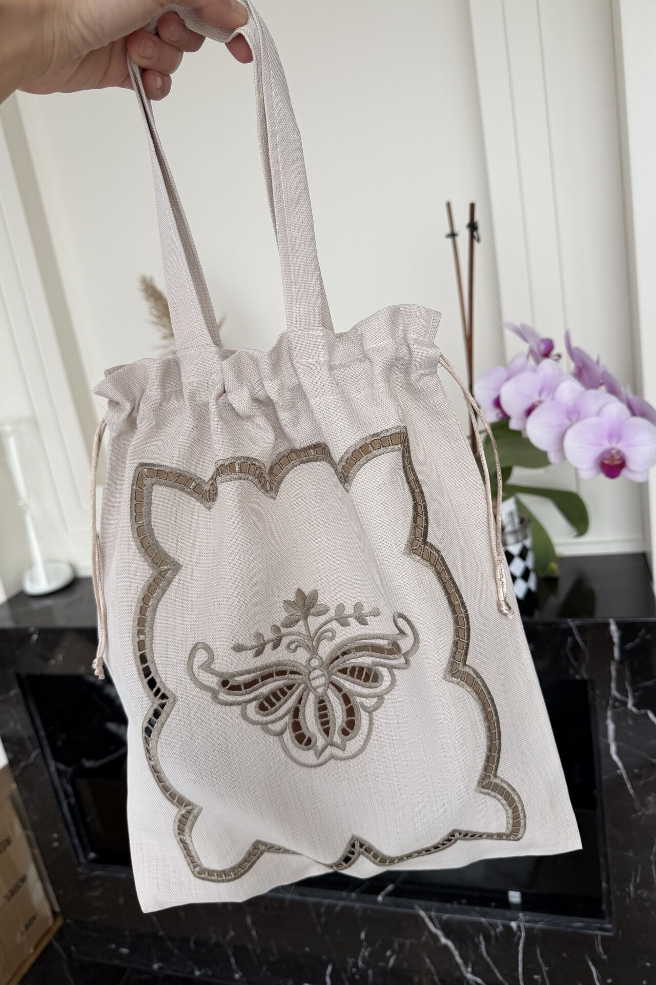 Kelebek Model Delikişi Çok Amaçlı Kumaş Çanta. Kapuçino